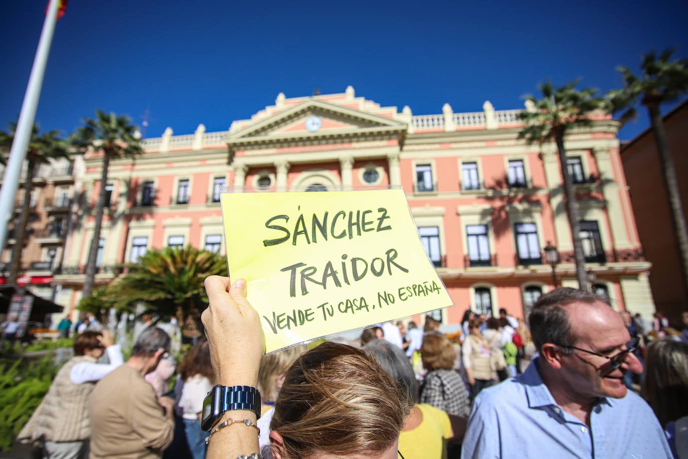 La concentración en La Glorieta de Murcia contra la ley de amnistía, en imágenes
