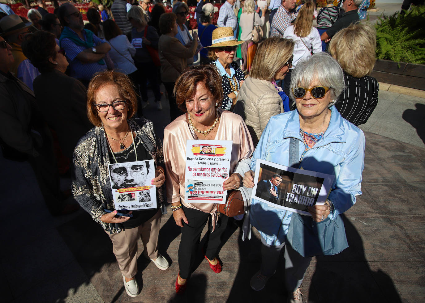 La concentración en La Glorieta de Murcia contra la ley de amnistía, en imágenes
