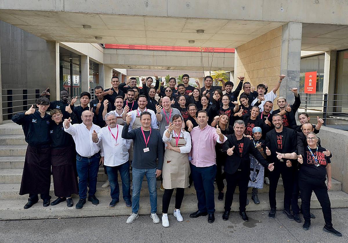 Los voluntarios de Región de Murcia Gastronómica, este lunes.