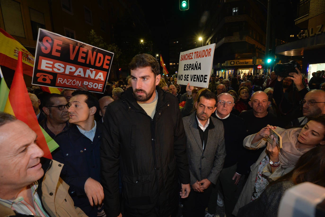 Protesta frente a la sede del PSRM en la calle Princesa de Murcia