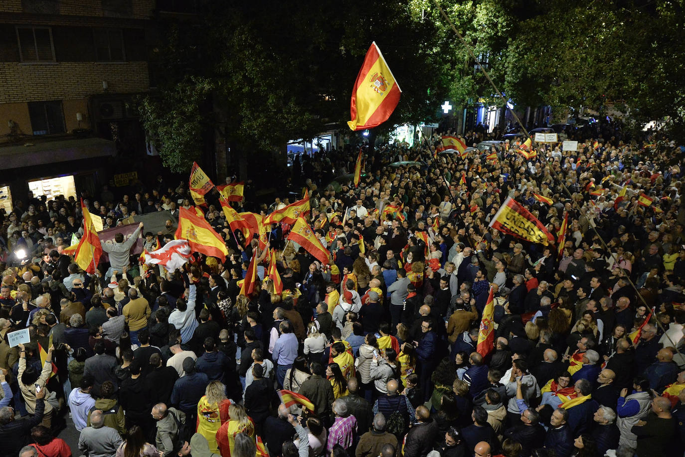 Protesta frente a la sede del PSRM en la calle Princesa de Murcia