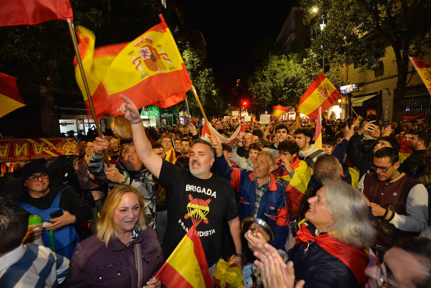 Protesta frente a la sede del PSRM en la calle Princesa de Murcia