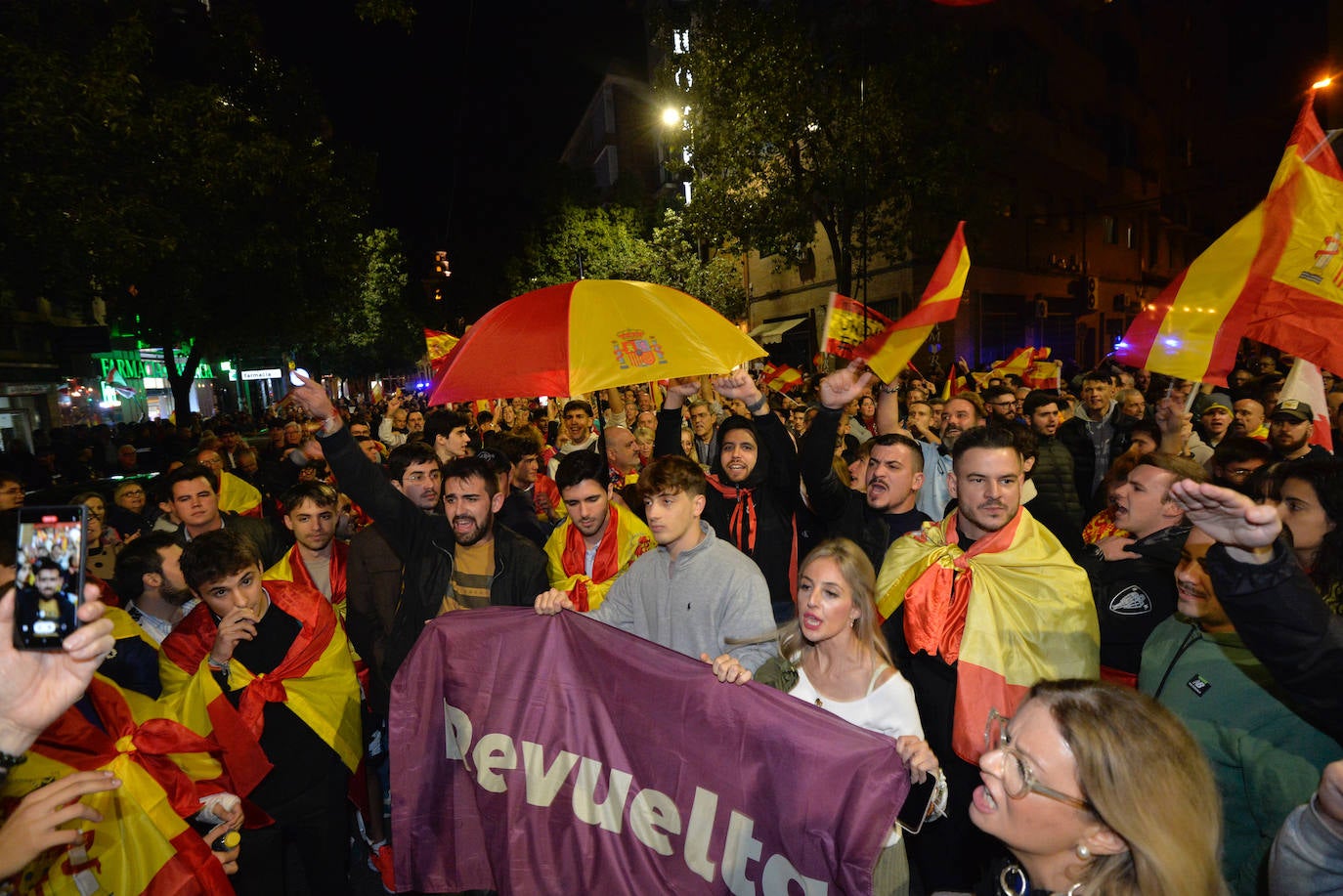 Protesta frente a la sede del PSRM en la calle Princesa de Murcia