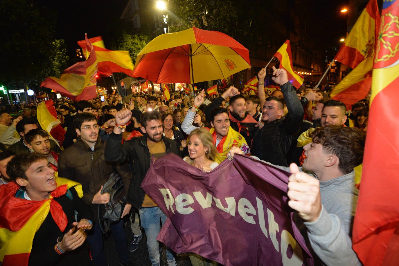 Protesta frente a la sede del PSRM en la calle Princesa de Murcia