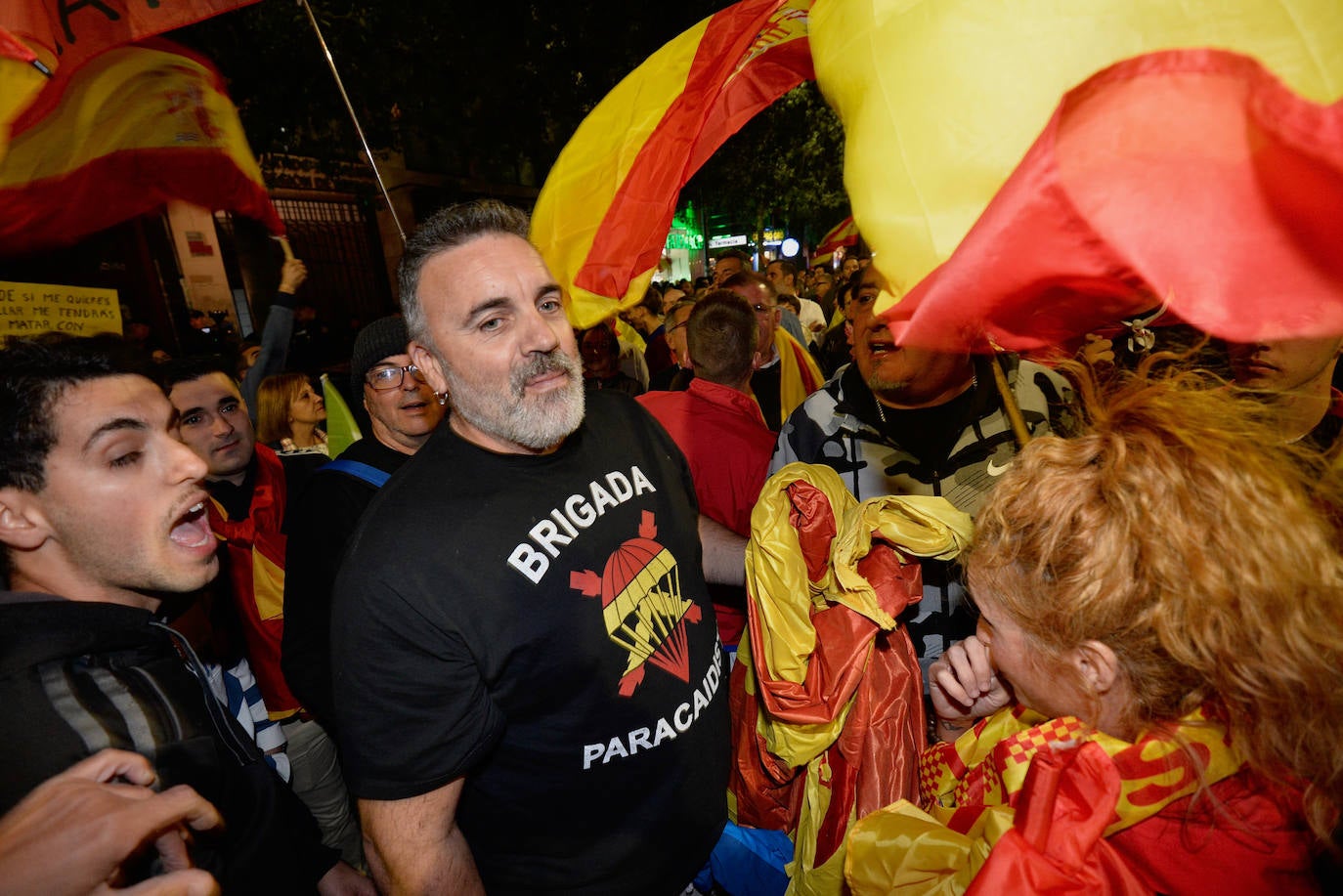 Protesta frente a la sede del PSRM en la calle Princesa de Murcia