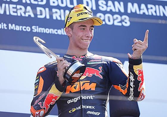 Pedro Acosta, tras imponerse en la carrera de Moto2 del último GP de San Marino.