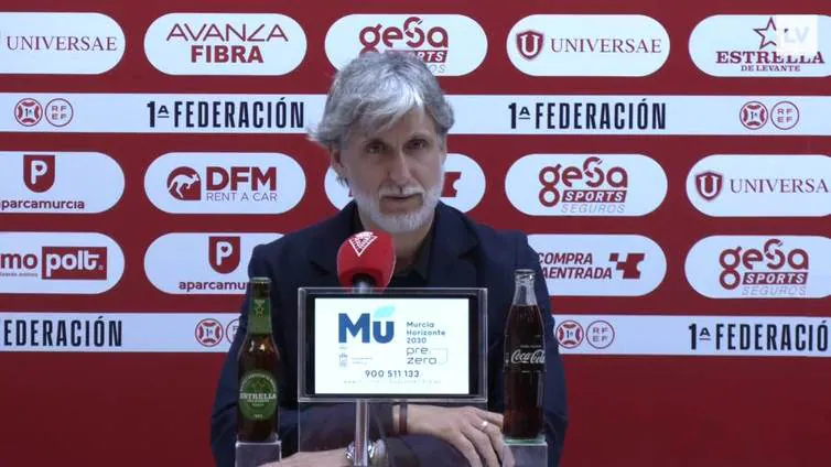 La presentación de Pablo Alfaro como entrenador del Real Murcia