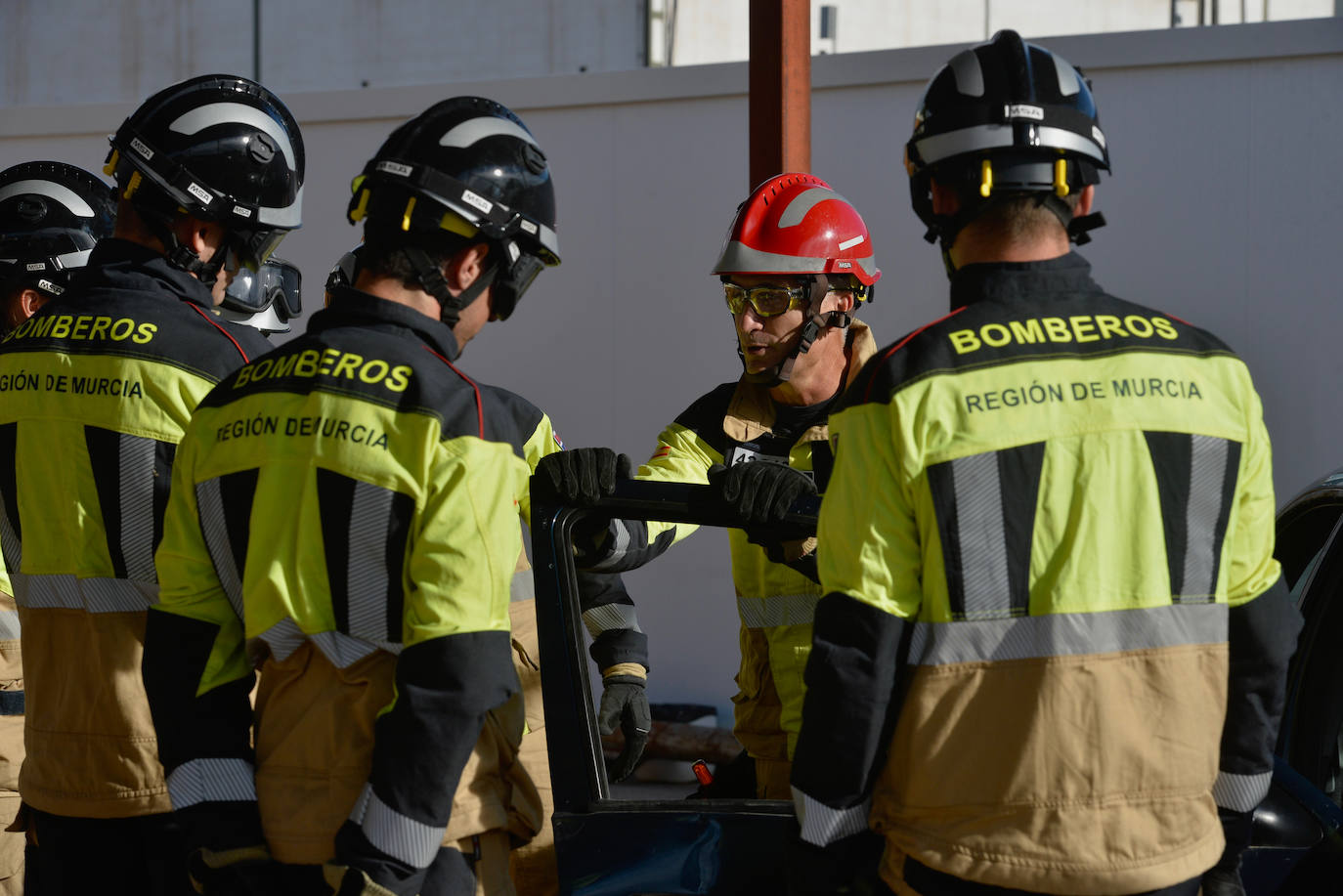 Las prácticas de los alumnos de la academia de formación de bomberos del CEIS, en imágenes
