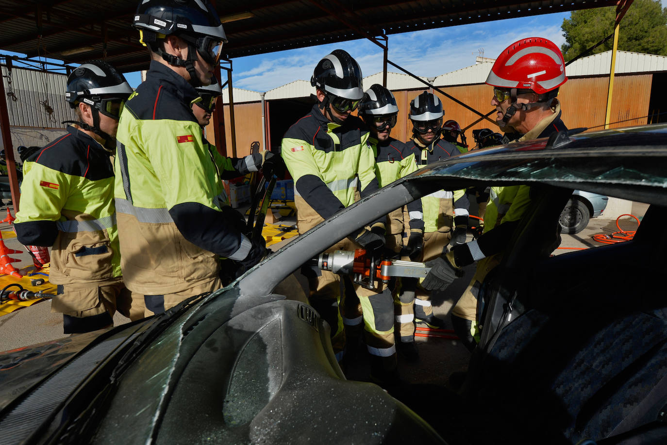 Las prácticas de los alumnos de la academia de formación de bomberos del CEIS, en imágenes