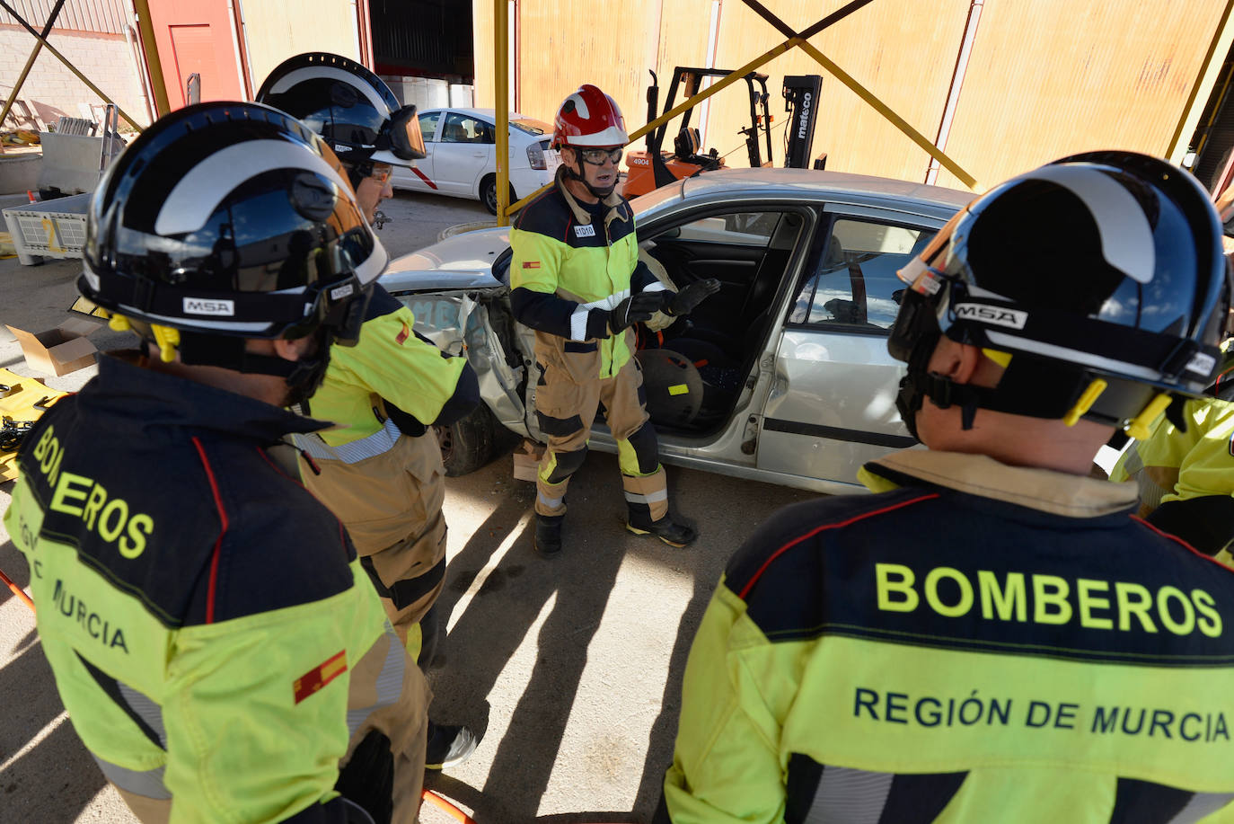 Las prácticas de los alumnos de la academia de formación de bomberos del CEIS, en imágenes