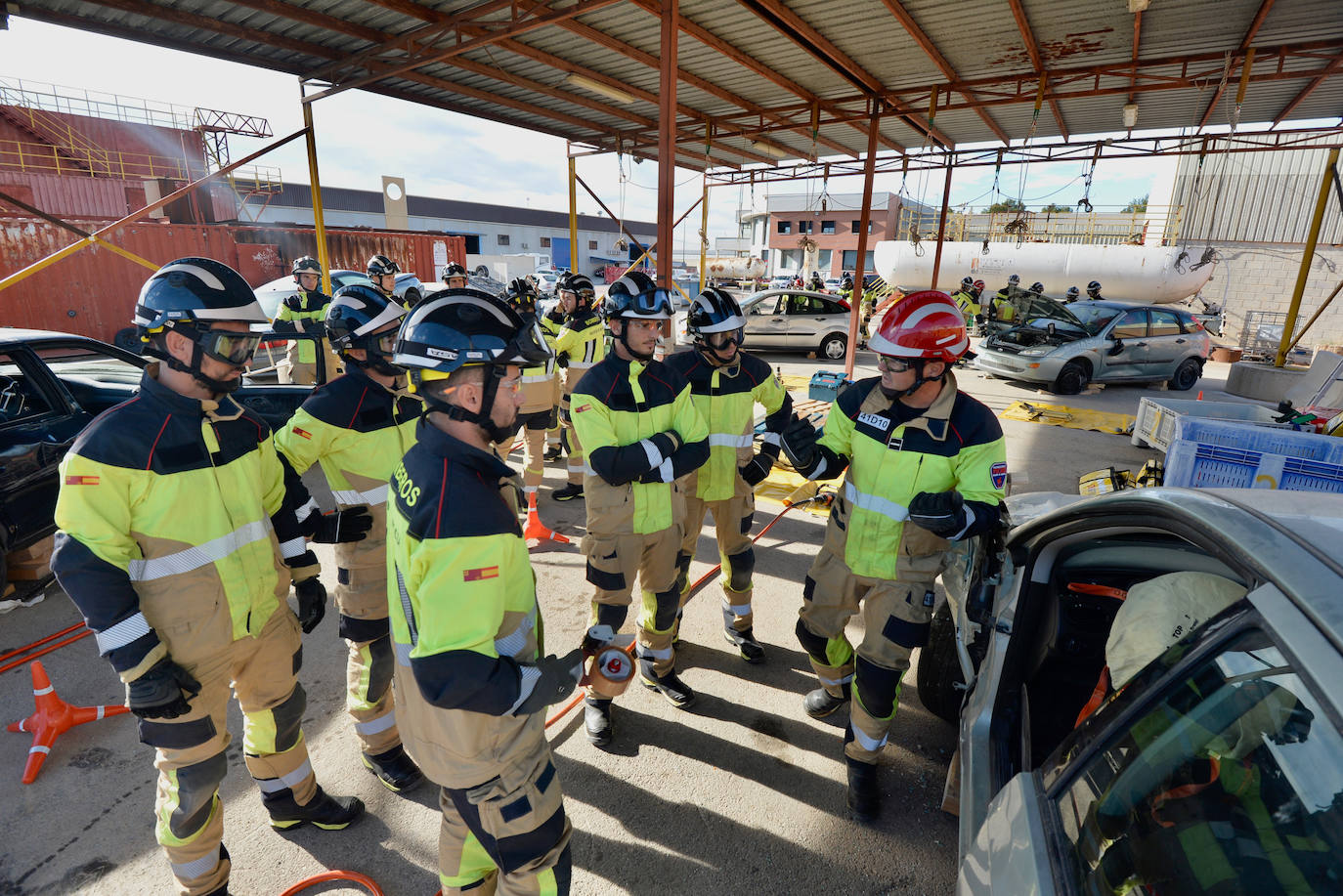 Las prácticas de los alumnos de la academia de formación de bomberos del CEIS, en imágenes