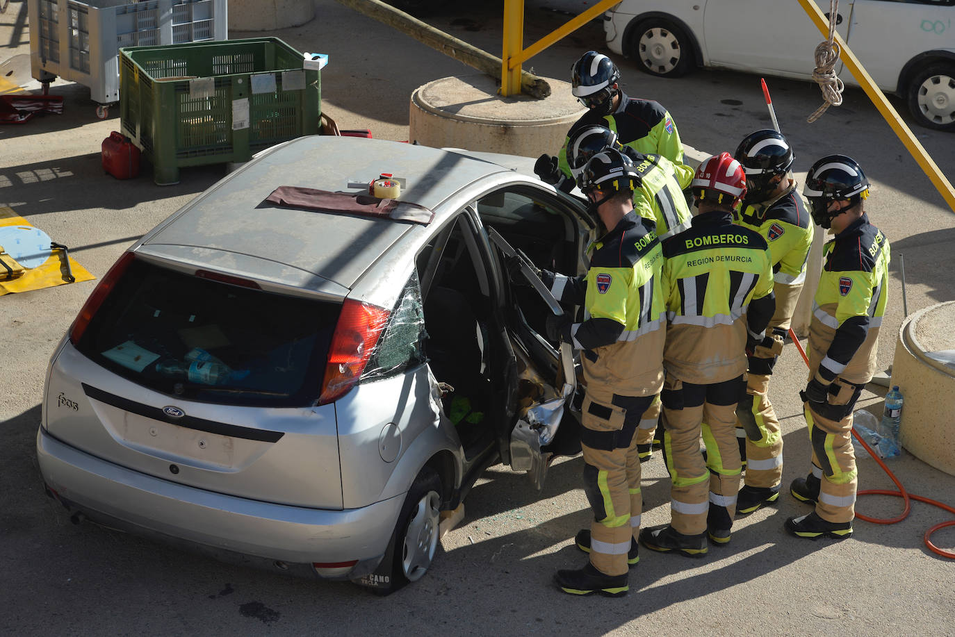 Las prácticas de los alumnos de la academia de formación de bomberos del CEIS, en imágenes