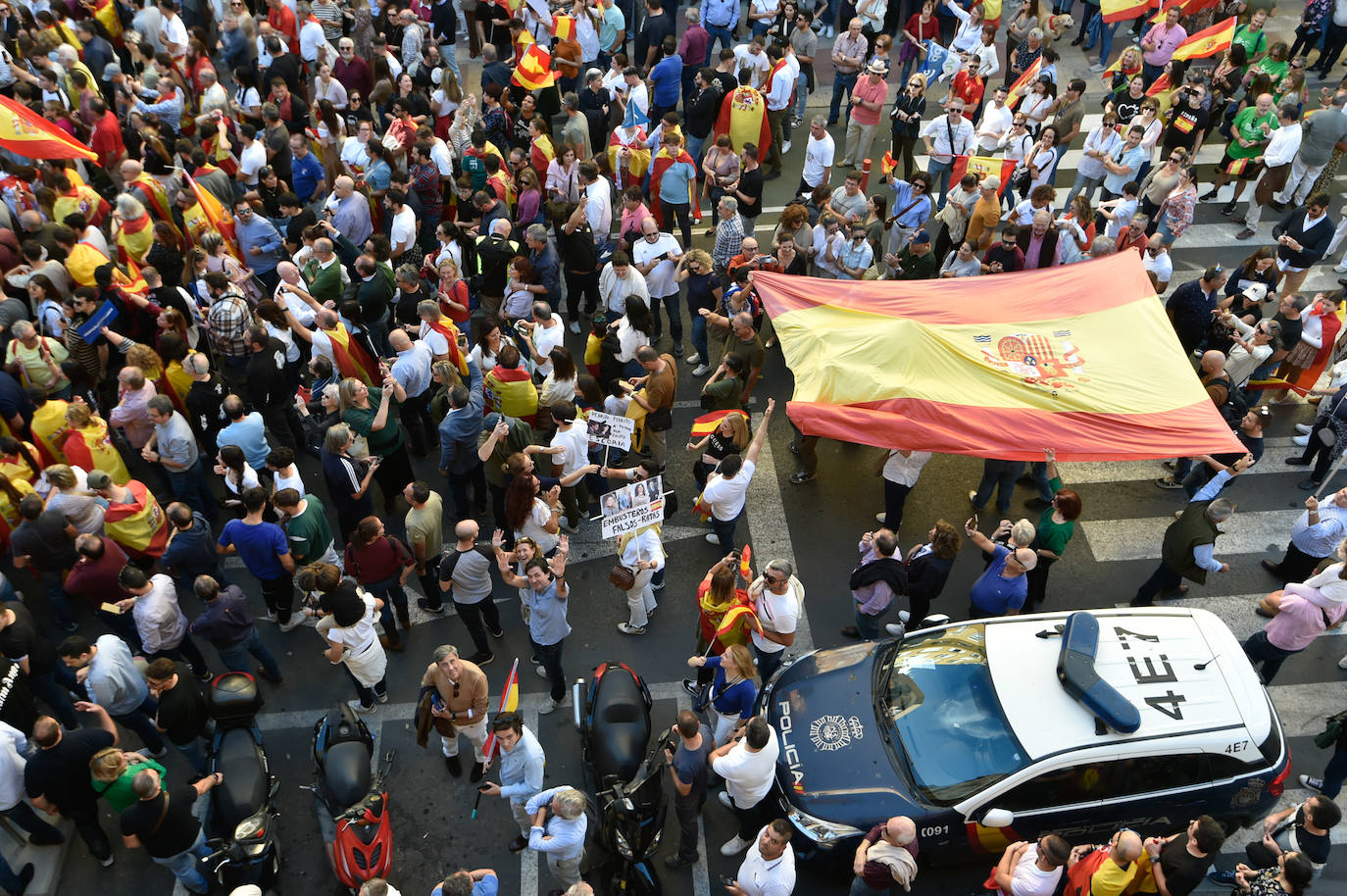 La quinta protesta frente a la sede del PSRM, en imágenes