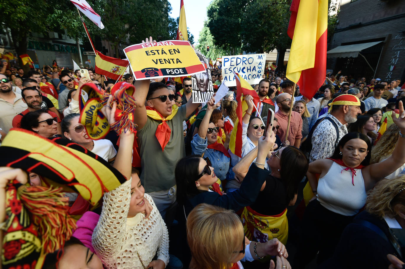 La quinta protesta frente a la sede del PSRM, en imágenes
