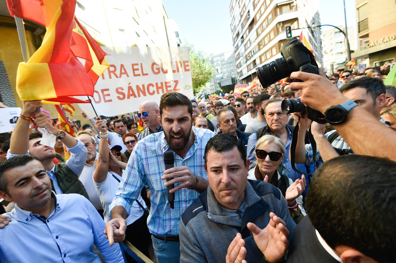 La quinta protesta frente a la sede del PSRM, en imágenes