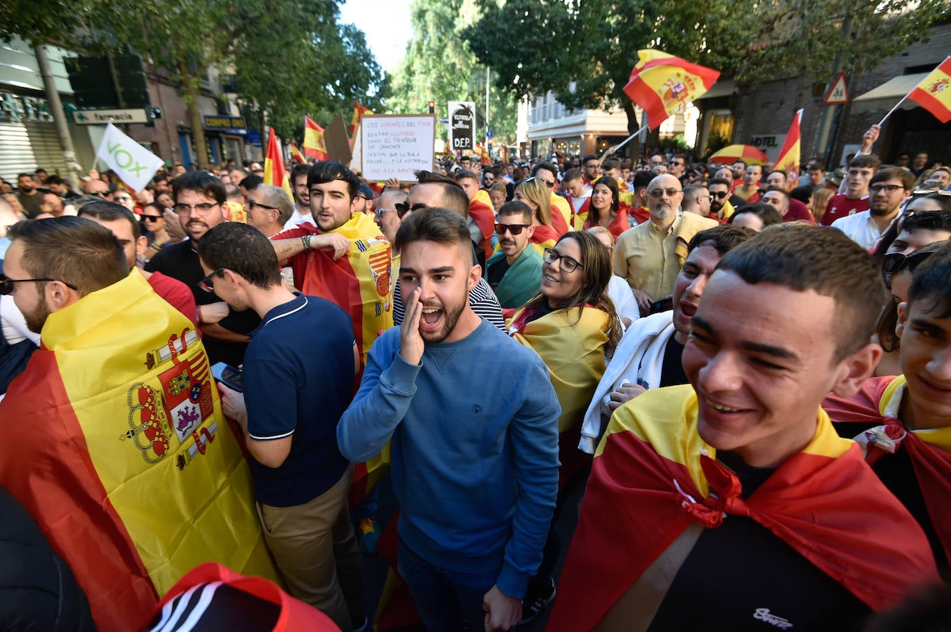 La quinta protesta frente a la sede del PSRM, en imágenes