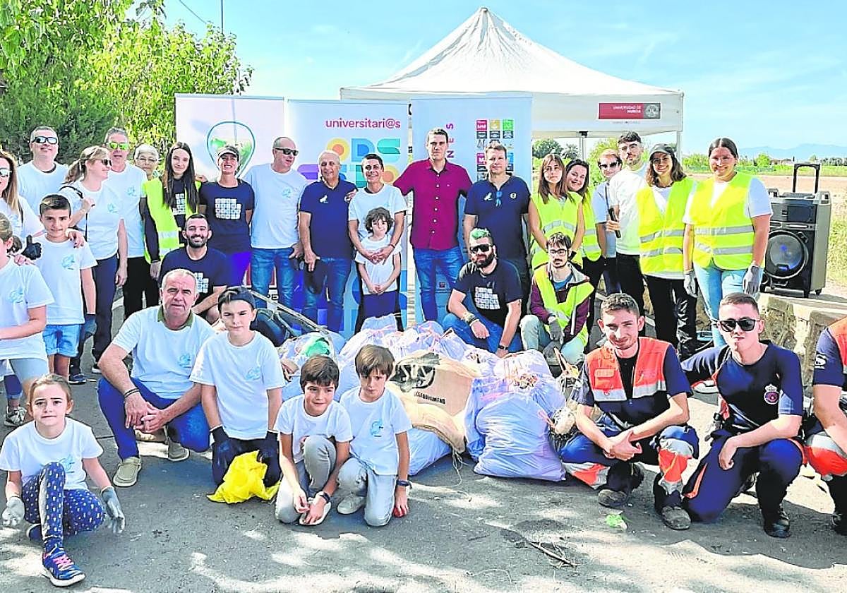 Se retiraron más de 500 kilos de residuos del entorno del río Segura en Beniel, gracias a la Fundación Legado Humano Natural, el Ayuntamiento de Beniel y ODSesiones de la Universidad de Murcia.