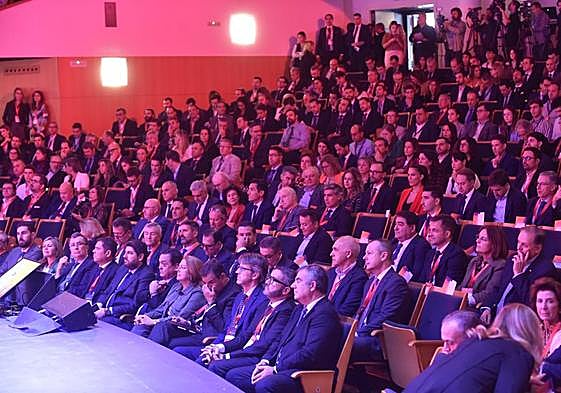 Autoridades y asistentes al CEO Congress, celebrado en el Auditorio Víctor Villegas.