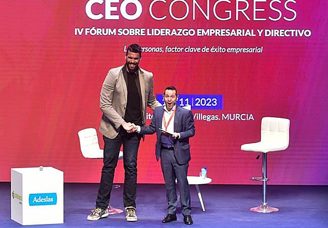 Marc Gasol y Sergio Martín, presentador del CEO Congress.