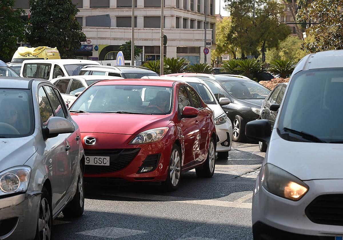 Atascos en el centro de Murcia, en una imagen de archivo.