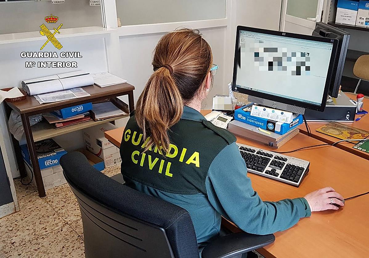 Una agente de la Benemérita.