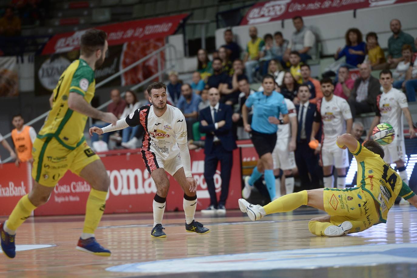 Las imágenes del partido ElPozo-Jaén (3-2)