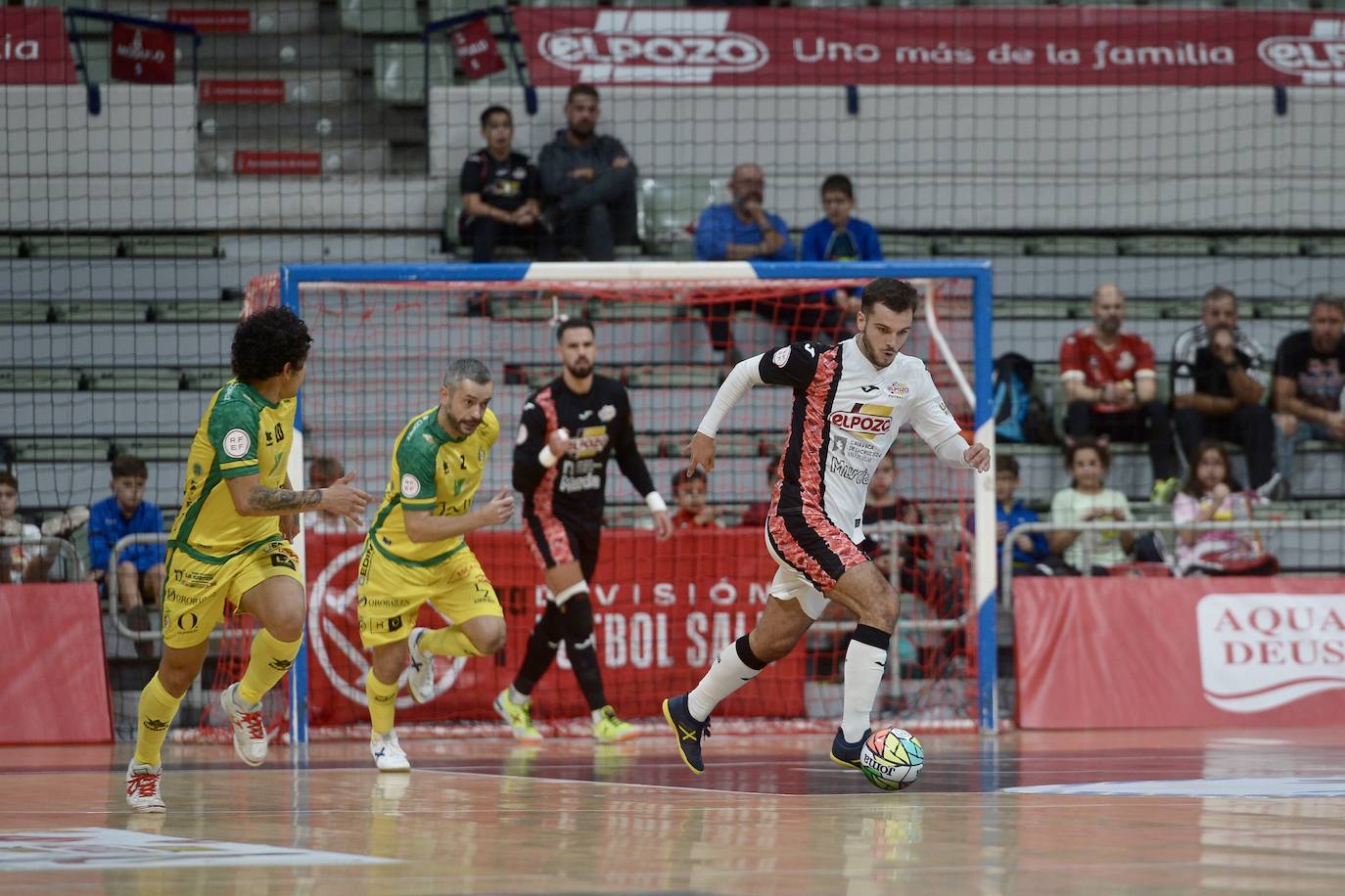 Las imágenes del partido ElPozo-Jaén (3-2)