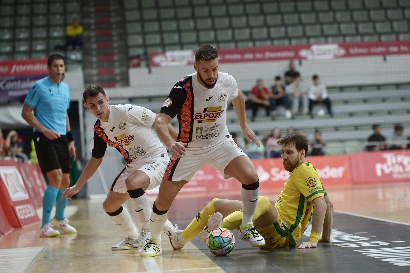 Las imágenes del partido ElPozo-Jaén (3-2)