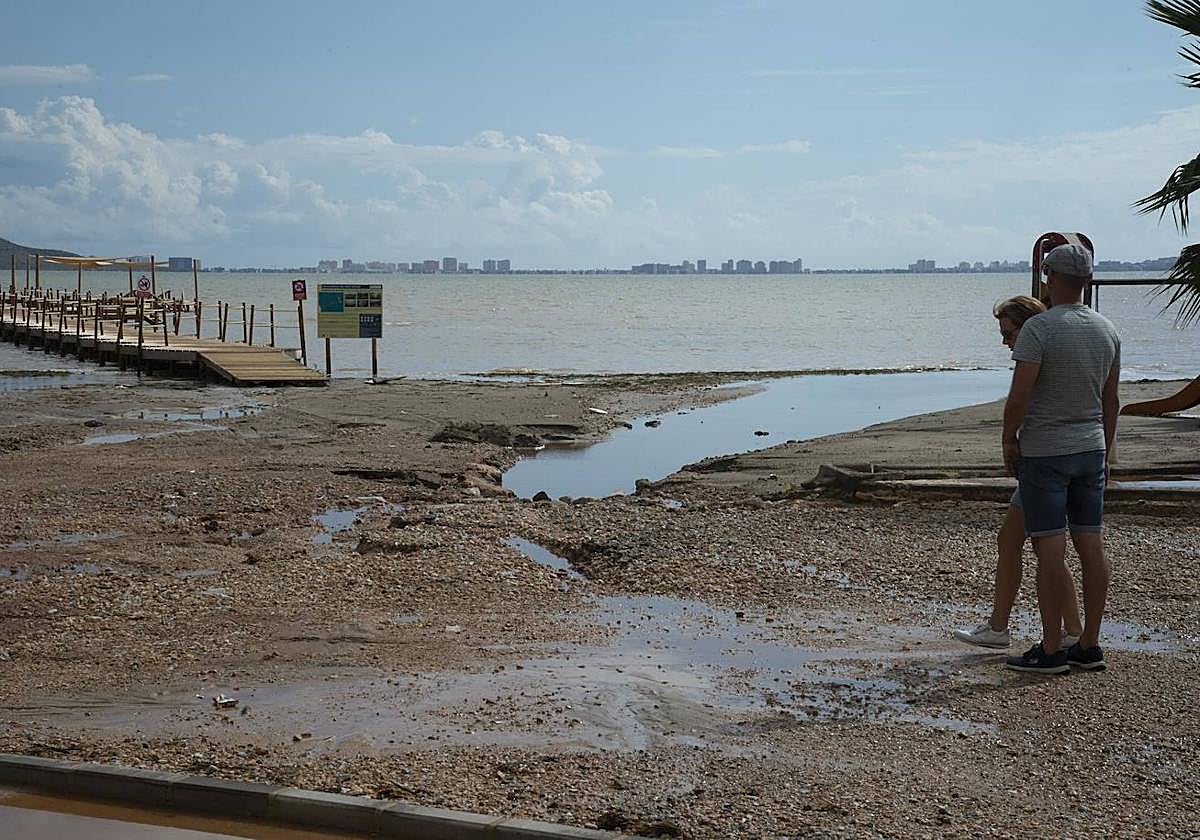 Imagen de archivo de escorrentías en Los Urrutias tras un episodio de lluvias.