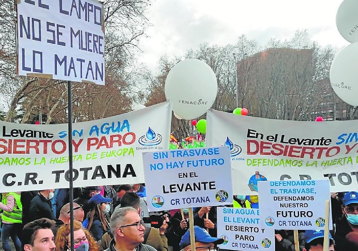 Agricultores de la Comunidad de Regantes de Totana se manifestaron en Madrid el pasado enero.