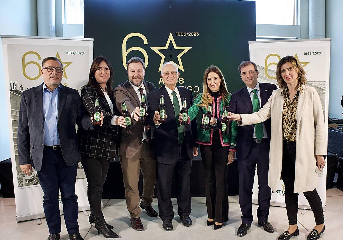 El equipo de Estrella de Levante en la celebración de su 60 aniversario.