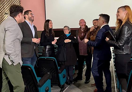 La consejera de Turismo, Cultura, Juventud y Deportes, Carmen Conesa, con representantes del sector audiovisual de la Región de Murcia.