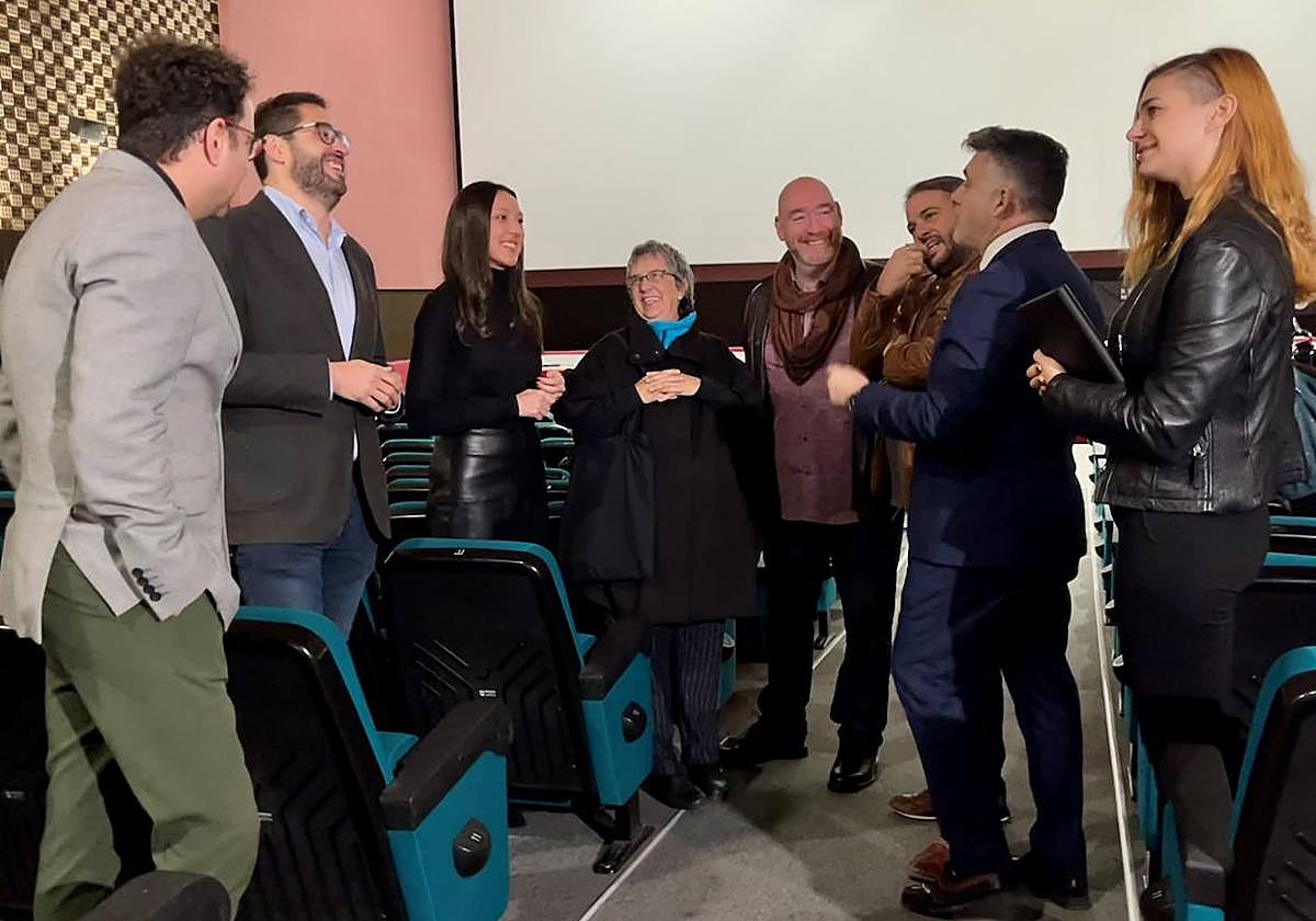 La consejera de Turismo, Cultura, Juventud y Deportes, Carmen Conesa, con representantes del sector audiovisual de la Región de Murcia.