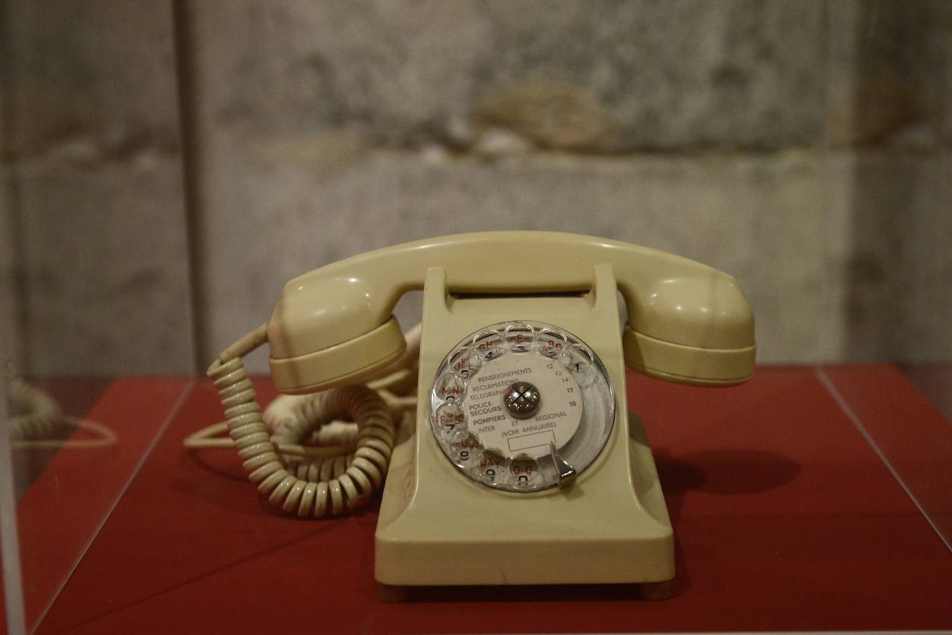 La inauguración de la exposición por el 100 aniversario del Suplemento Literario de LA VERDAD, en imágenes