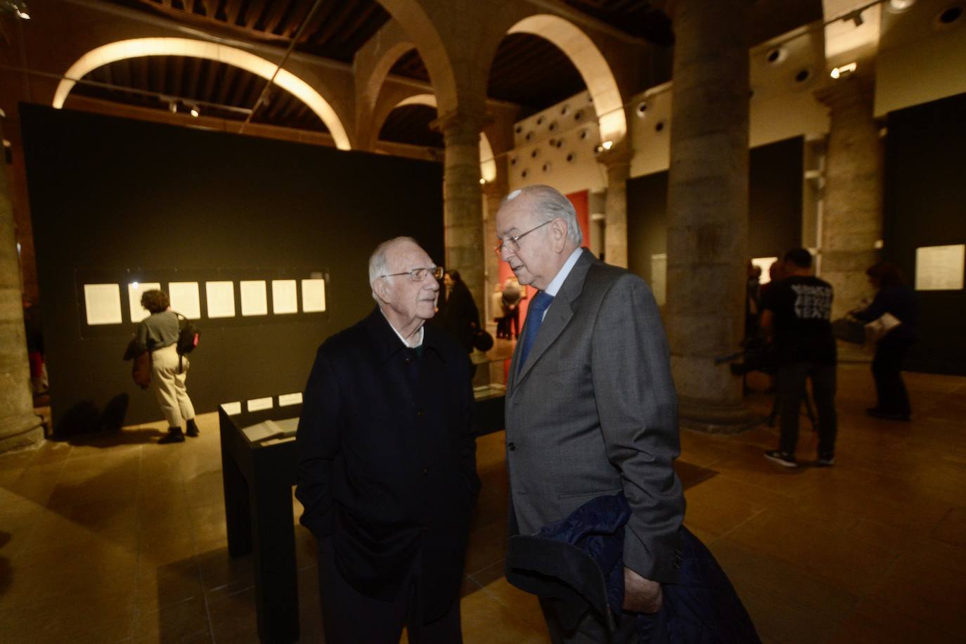 La inauguración de la exposición por el 100 aniversario del Suplemento Literario de LA VERDAD, en imágenes