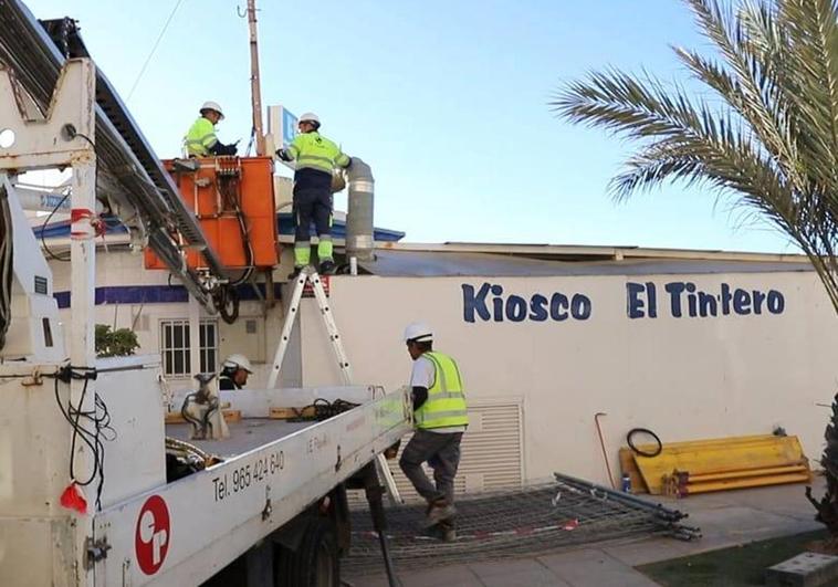 El kiosko El Tintero está ubicado entre la playa del Cura y las 'piscinas naturales' del paseo Juan Aparicio.