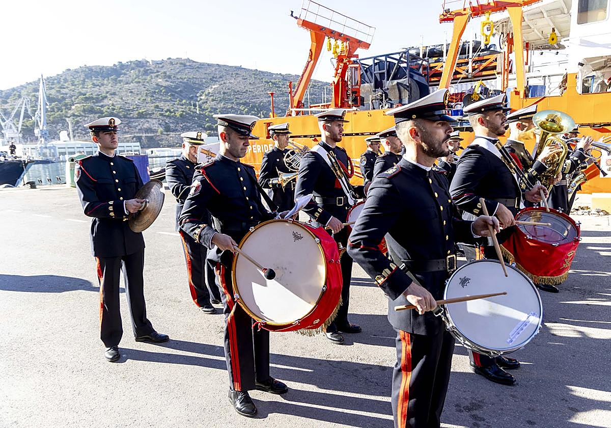 La partida del &#039;Hespérides&#039; hacia la Antártida, en imágenes
