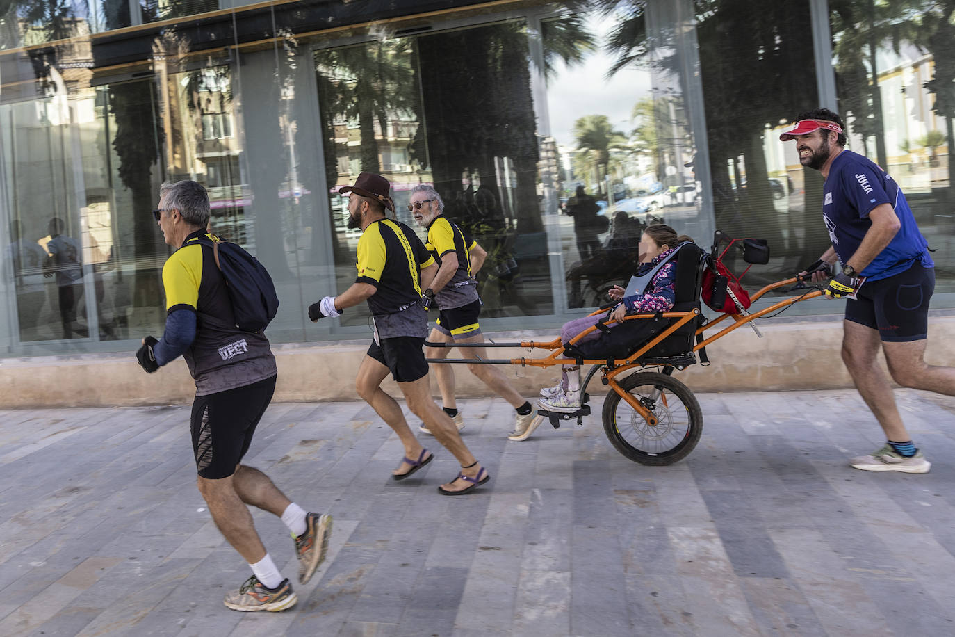 Las imágenes de la carrera solidaria de los Cuatro Santos en Cartagena