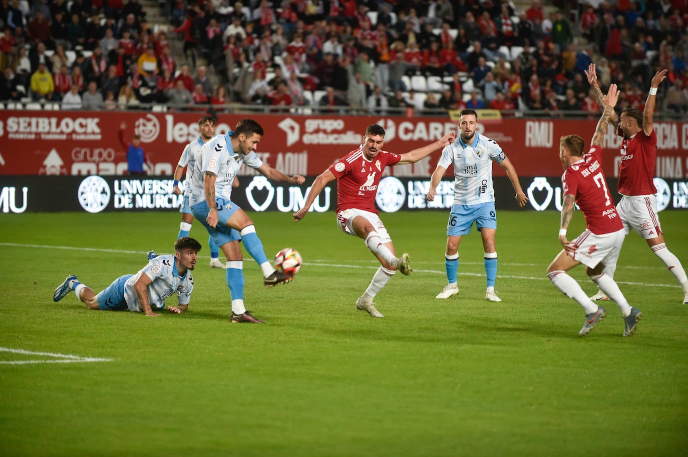 La derrota del Real Murcia frente al Málaga, en imágenes