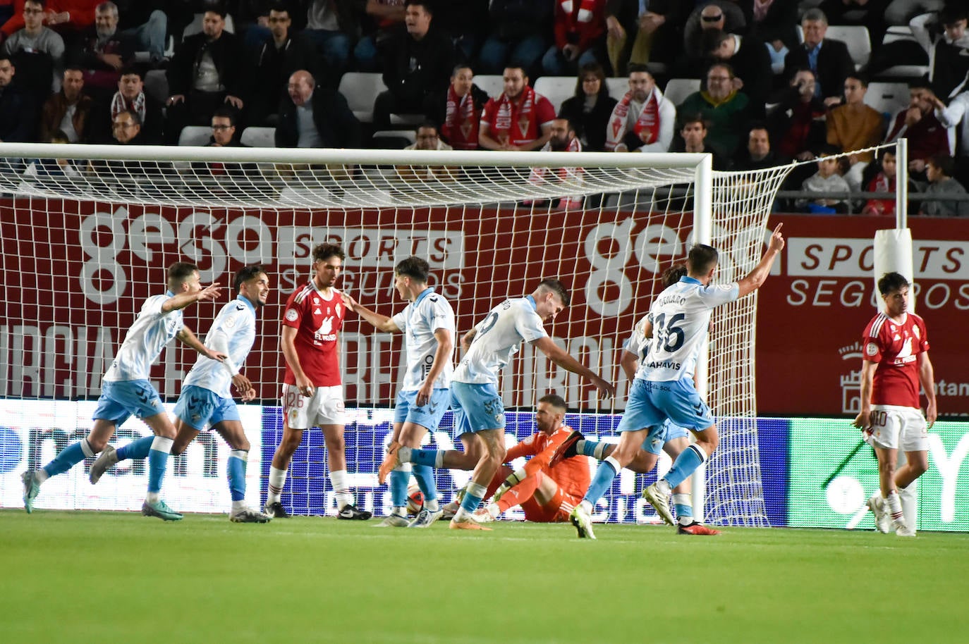 La derrota del Real Murcia frente al Málaga, en imágenes