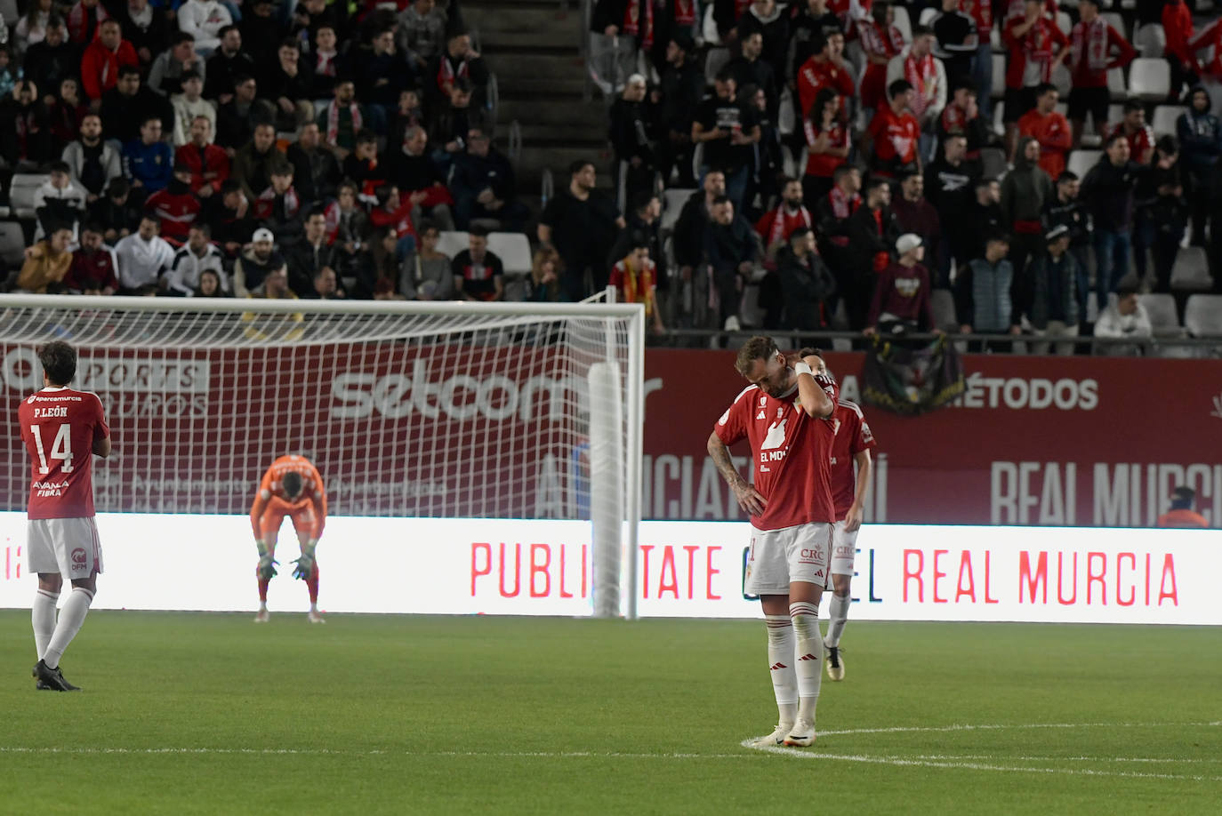 La derrota del Real Murcia frente al Málaga, en imágenes