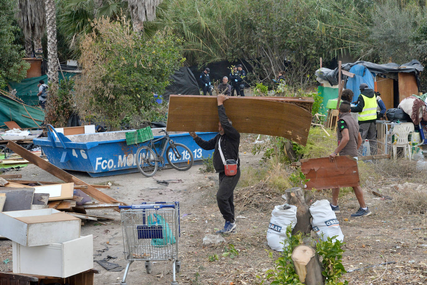 El desalojo del poblado chabolista de La Fica, en imágenes