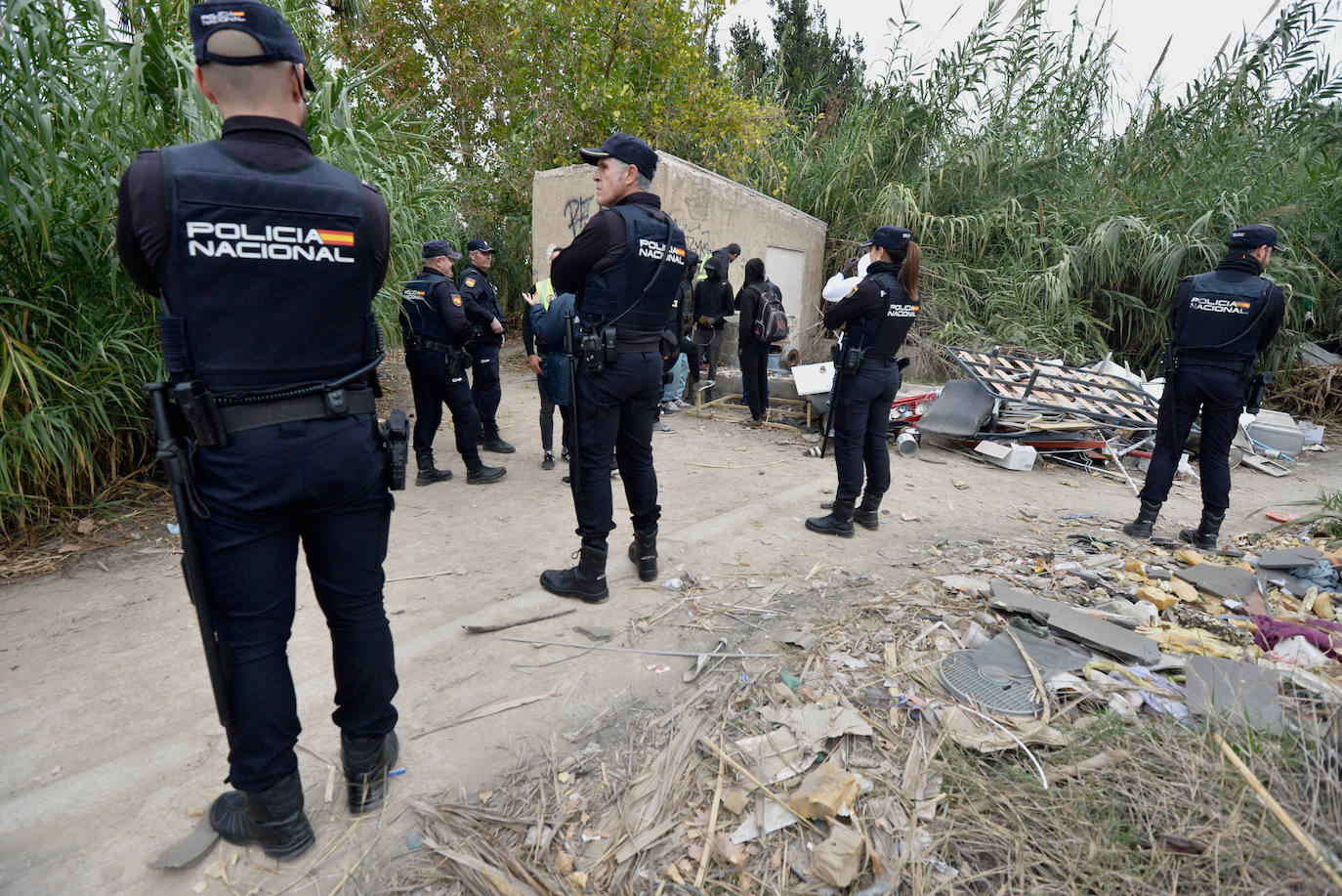 El desalojo del poblado chabolista de La Fica, en imágenes