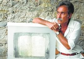 Pedro Cano, en una imagen del archivo de LA VERDAD, en la presentación de la exposición y libro sobre 'Italo Calvino' en 2004.