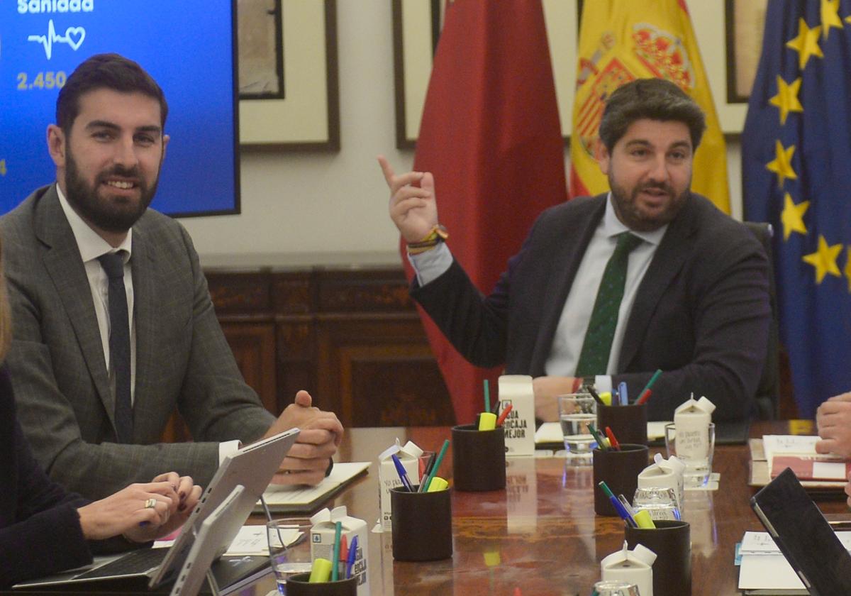 Antelo y Miras durante la reunión extraordinaria del Consejo de Gobierno, este martes.