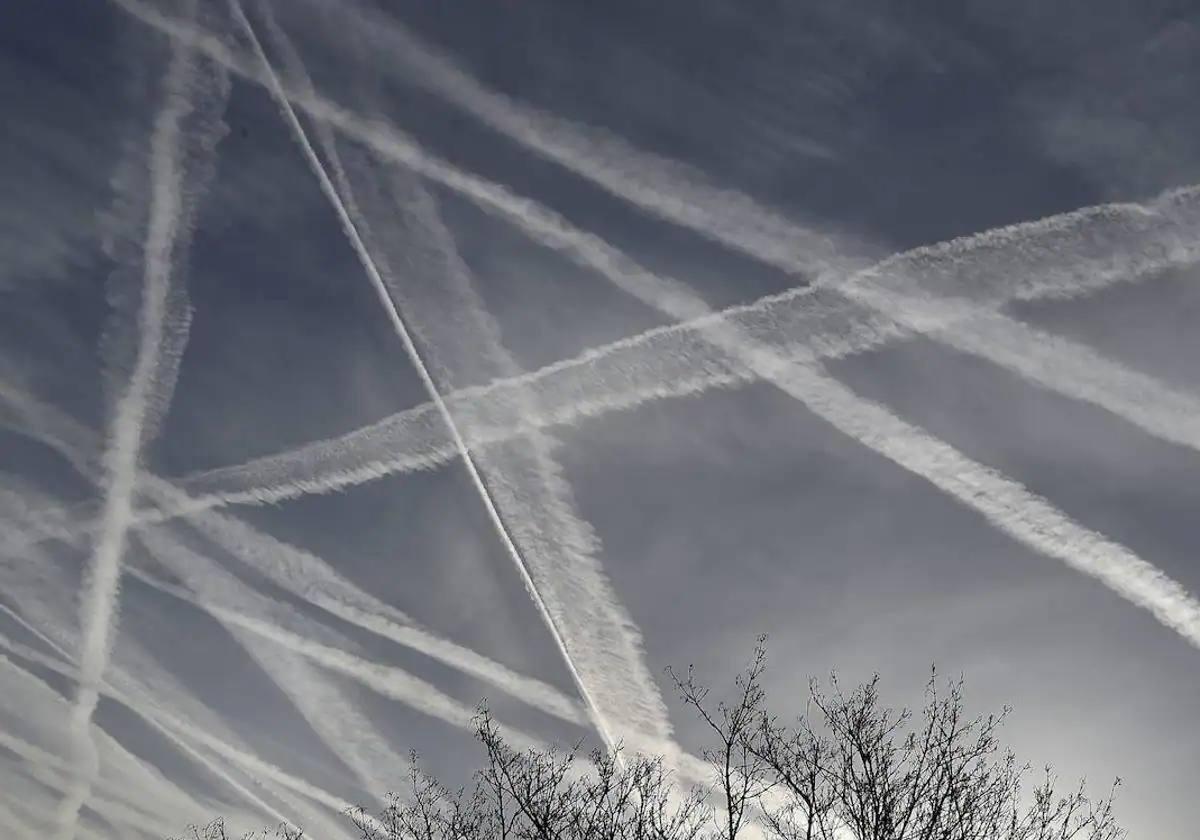 La Aemet zanja todas las teorías que hay alrededor de las estelas que aparecen en el cielo.