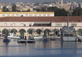 El 'Isaac Peral', a la izquierda, atracado este miércoles en la Base de Submarinos; a levante, el 'Galerna'.