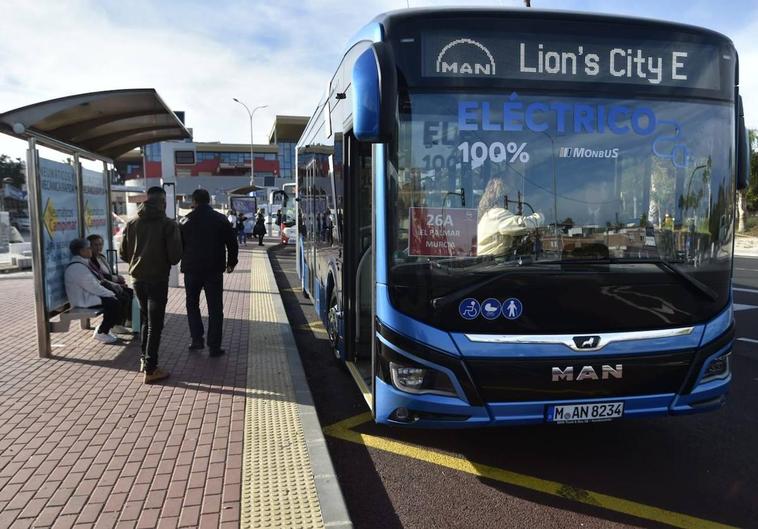 Uno de los nuevos autobuses eléctricos que entraron en funcionamiento este jueves en Murcia.