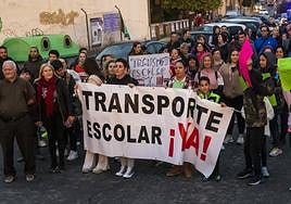 Protesta por el transporte escolar celebrada este viernes entre las pedanías de Murcia.
