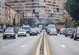 Tráfico en el centro de Murcia, en una imagen de archivo.